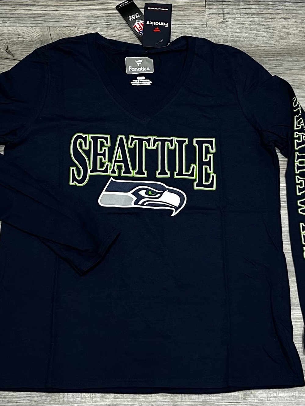 NWT Fanatics Seattle Seahawks Women's Long Sleeve V-Neck T-Shirt Blue L